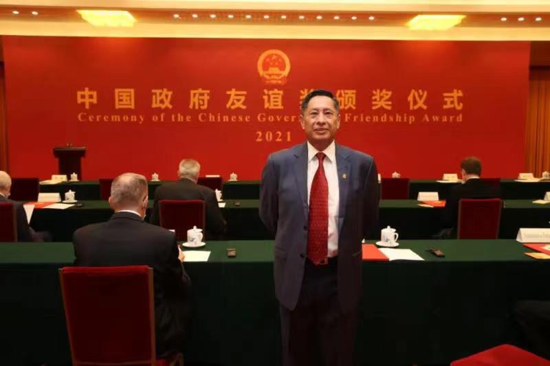 Chinese Government Friendship Award to Mexican Professor Alberto Conejo