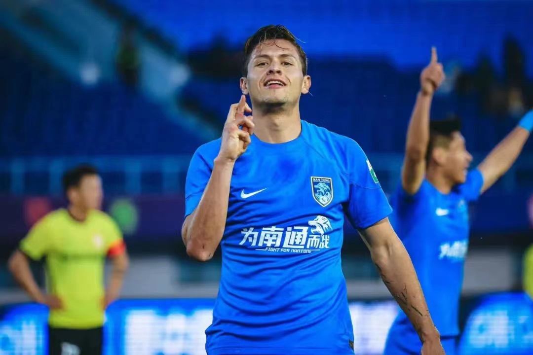 First Mexican player in the Chinese Super League
